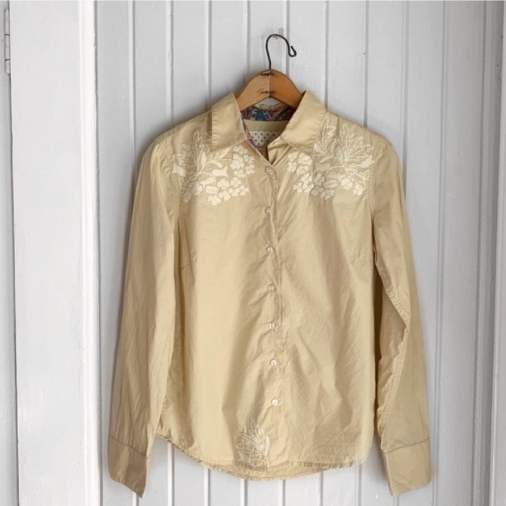 🌈 Robert Graham Floral Embroidered Tan Top